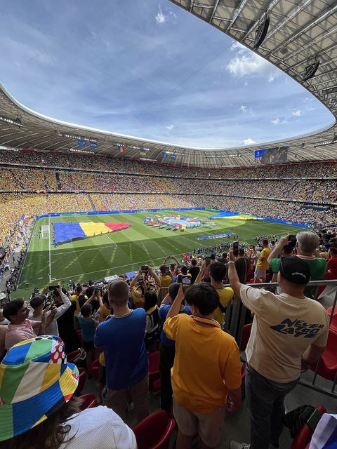 爱游戏 · 赛场氛围（资料示意）